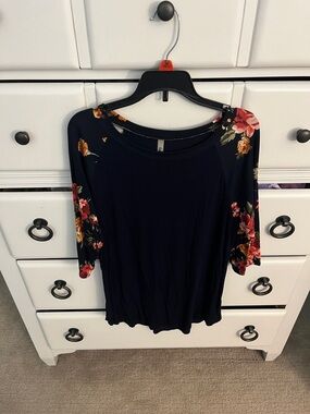 Women's Black Floral Raglan Long Sleeve Tee